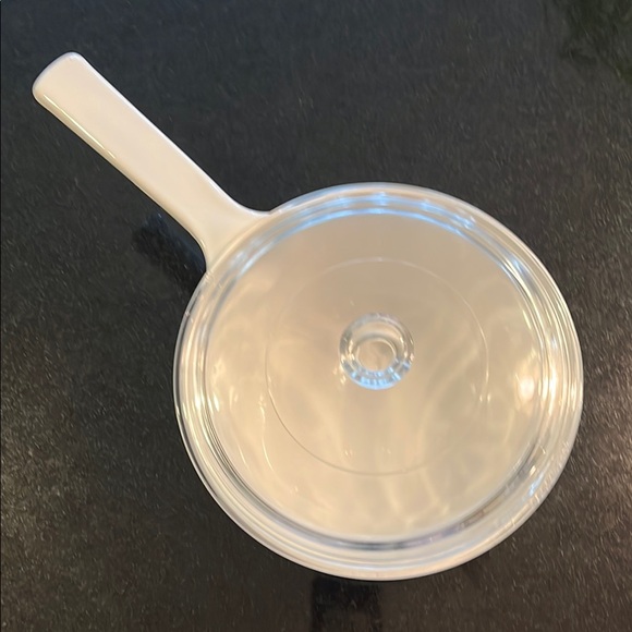 "Merry Christmas 1983" White Corningware Saucepan - 1 1/2L with Lid - Picture 5 of 12